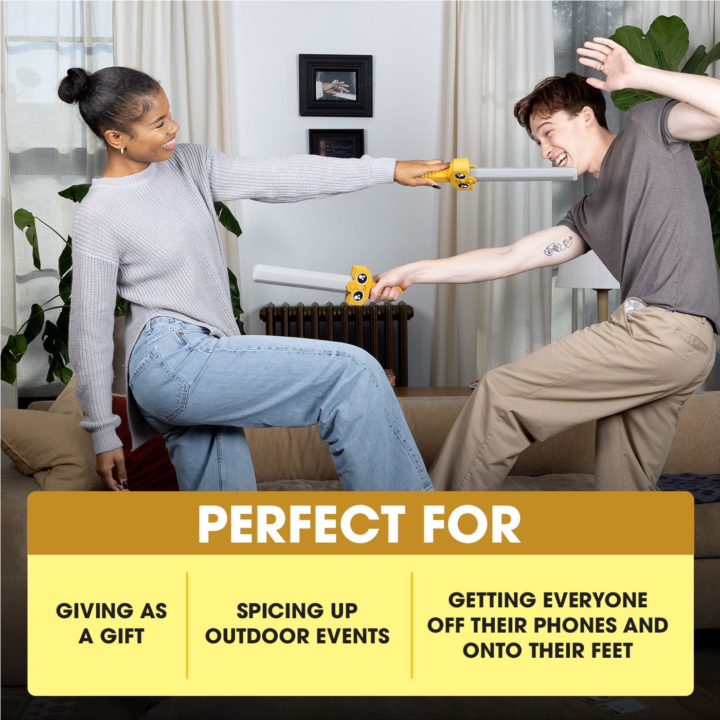 let-s-hit-each-other-with-fake-swords-partyspiel-de-en image 6